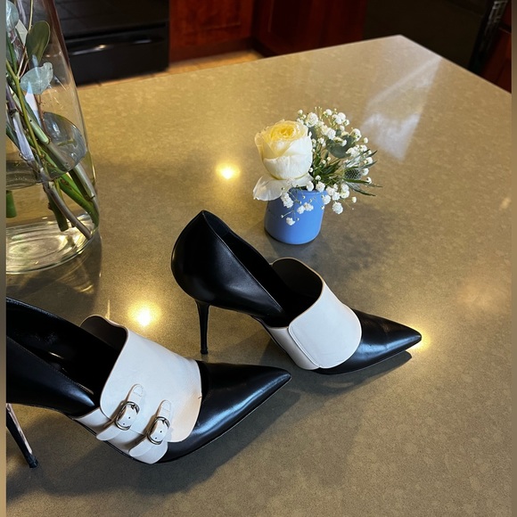 Manolo Blahnik Dream Heels - Picture 1 of 7